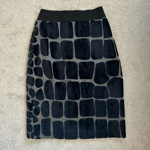 Gianfranco Ferre black skirt size 38, EUC, made in Italy